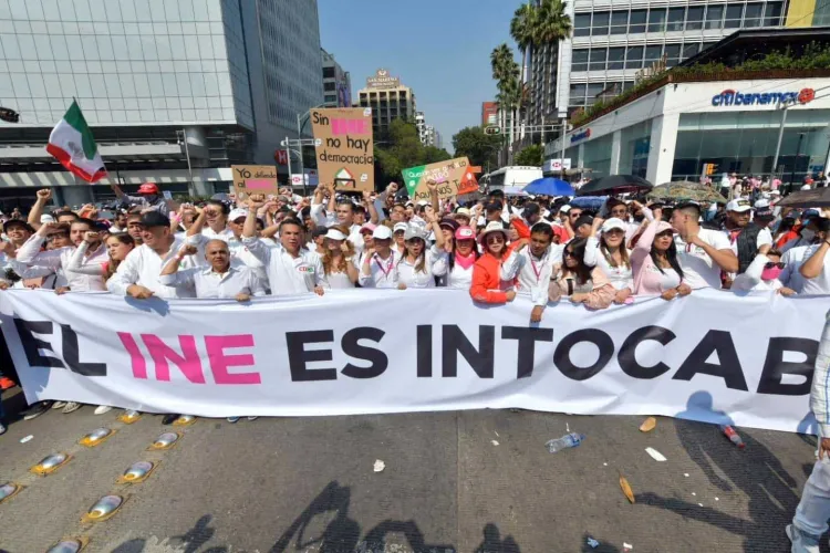 Dice AMLO que INE quiere seguir robando