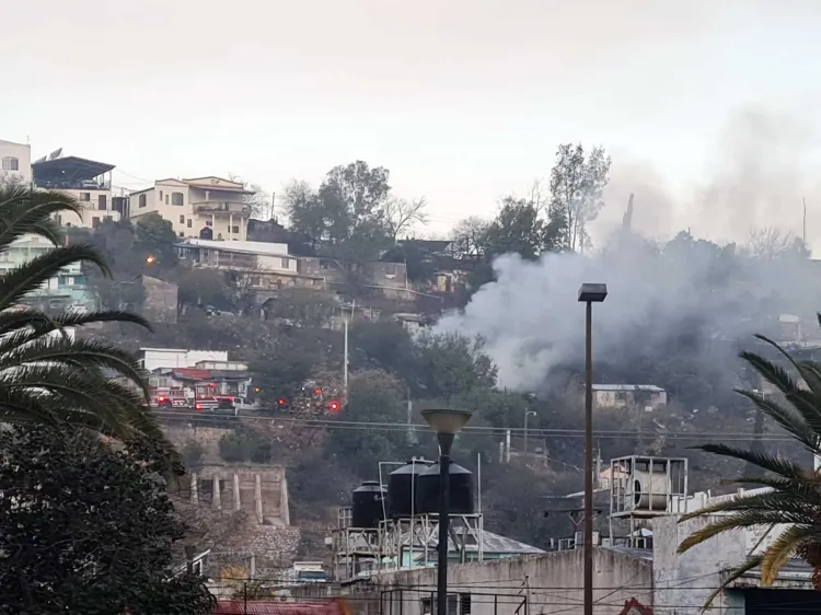 Consume fuego vivienda en la colonia Fundo Legal
