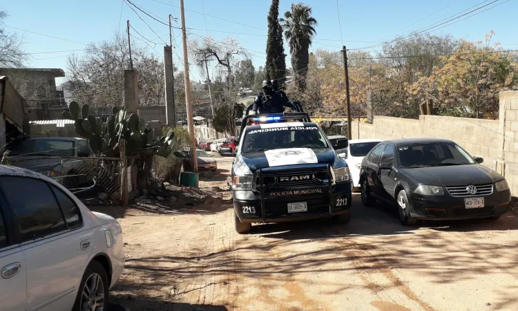 Se llevan dos motos, herramienta y piezas de vehículos de taller