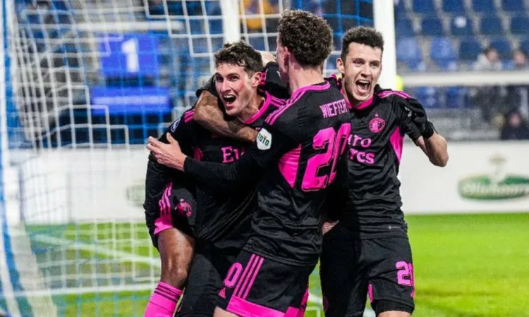 Giménez da gane al Feyenoord