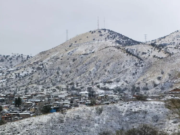 Nogales se viste de blanco tras nevada