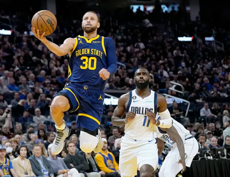 Jugaría Curry este domingo