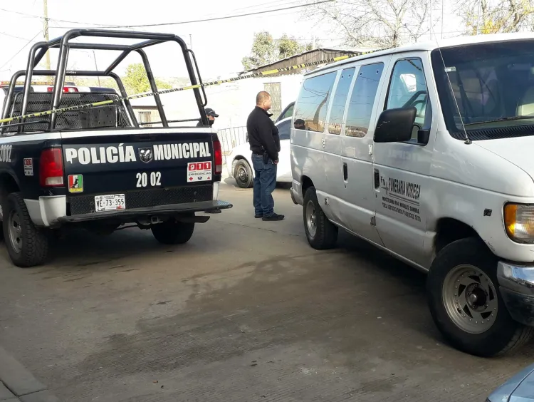 Encuentran a mujer sin vida en la vía pública