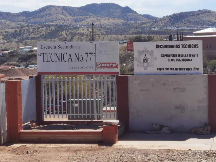 Suspenden a maestro por presunta agresión contra alumno