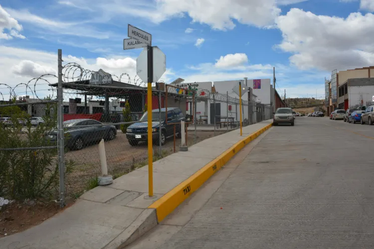 Penalizan a taxistas por apoderarse de estacionamiento exclusivo