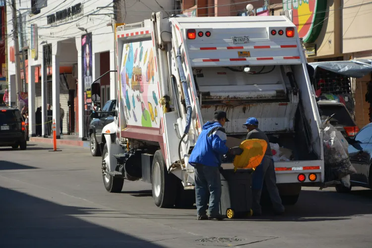 Exhortan a comerciantes respetar horarios para sacar la basura