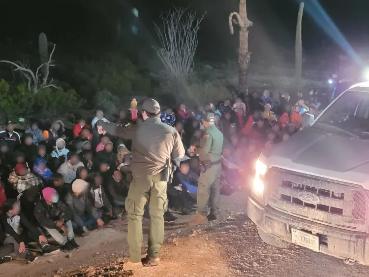 Interceptan a grupos de migrantes en Arizona