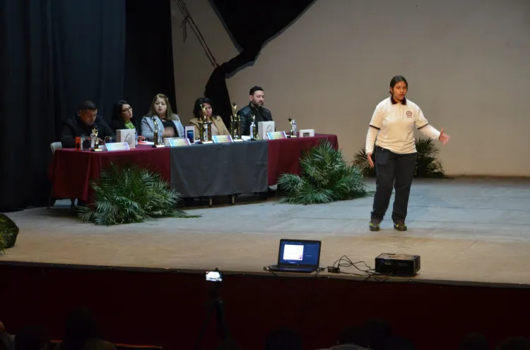 Realizan concurso de oratoria enfocado a vida y obra de Benito Juárez