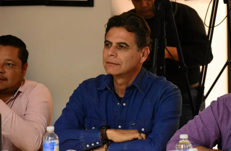 Participa regidor en foro convocado por el Congreso