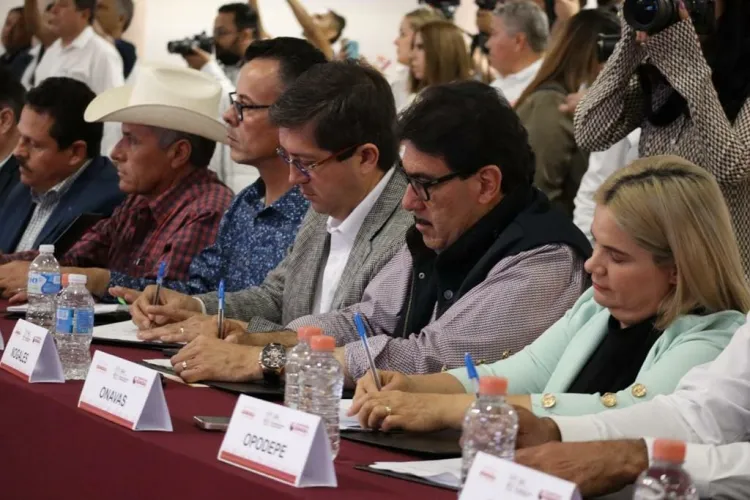 Firma Alcalde convenio de colaboración con CECOP