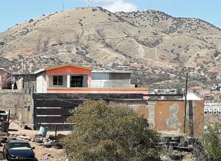 Revienta FGJE casa en la Colosio