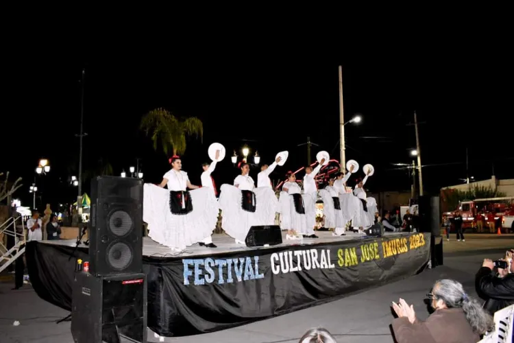 Participan artistas nogalenses en fiestas de Ímuris