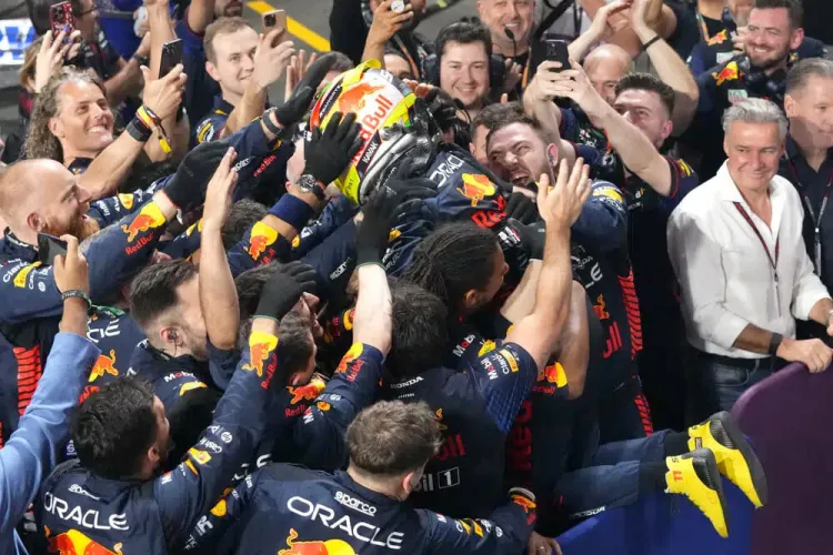 Molesta segundo a Max Verstappen