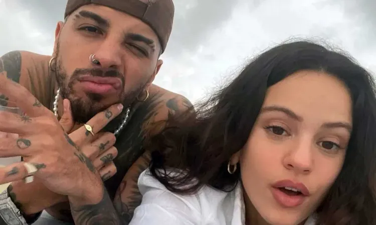 Anuncian su compromiso Rosalía y Rauw Alejandro