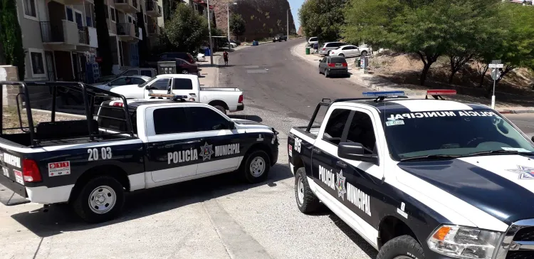 Denuncian daños en viviendas y vehículos en colonia San Carlos