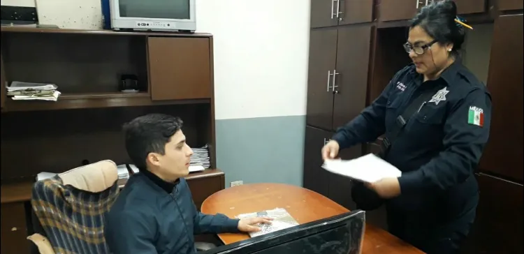 Capacitan constantemente a jueces y policías