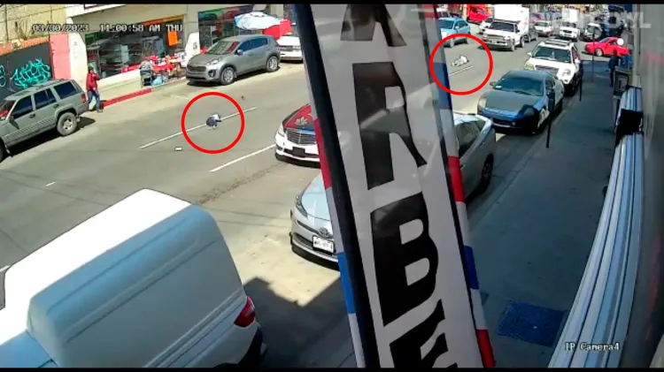 Graves abuelita y nieto tras atropellamiento