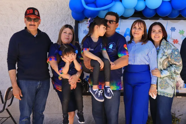 Presiden Alcalde y Primera Dama Desfile del Día Mundial del Autismo