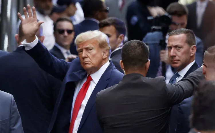 Comparece Donald Trump ante corte de Nueva York