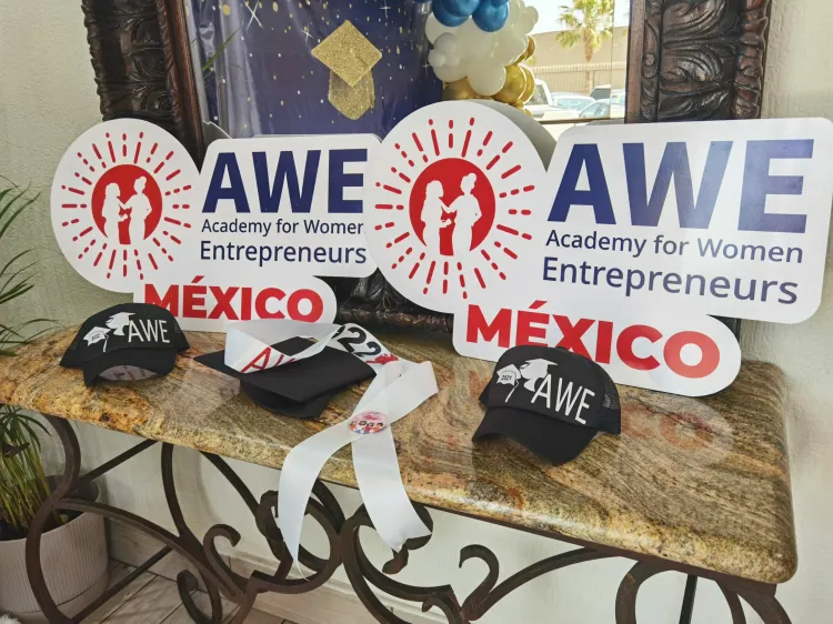 Finalizan mujeres emprendedoras taller de negocios