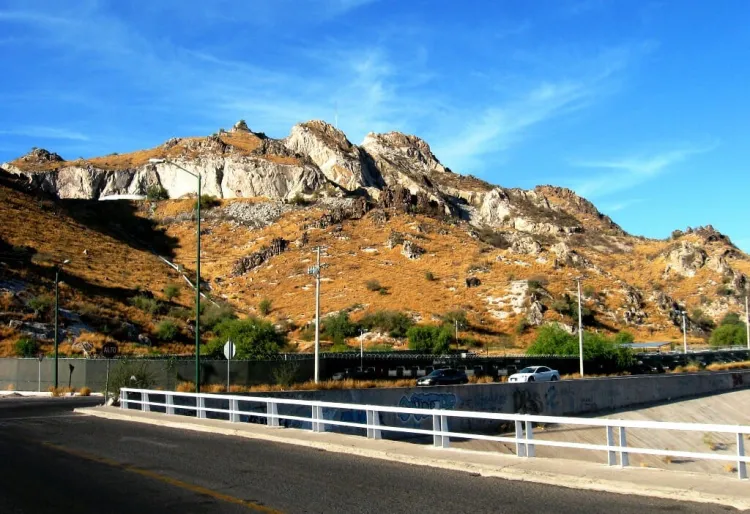 Gobierno busca comprar cerro de la cementera para incorporarlo a La Sauceda