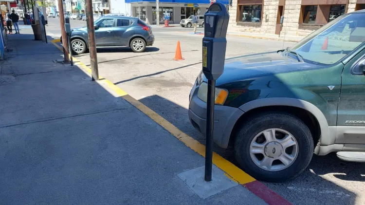 Pintan estacionamientos exclusivos para regidores