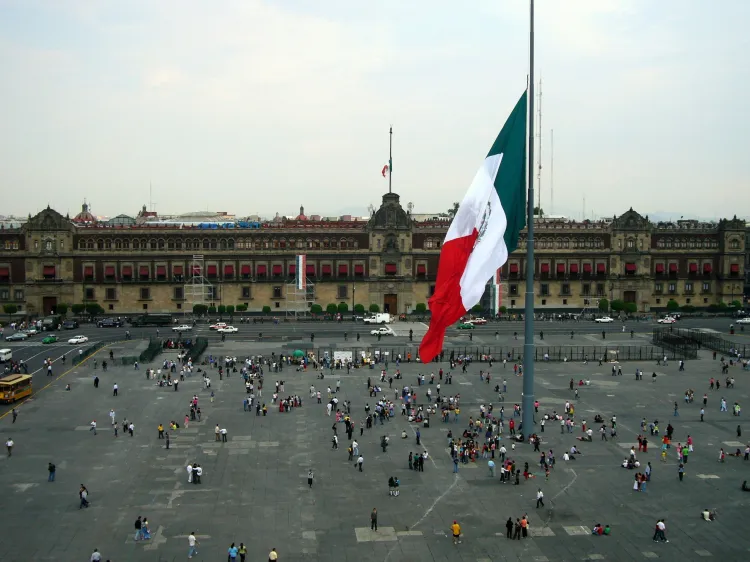 Proponen cambiar nombre al Zócalo capitalino