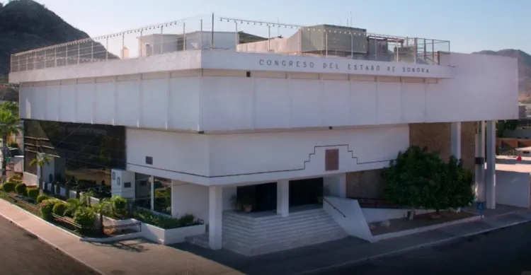 Envían al Congreso iniciativa para eliminar privilegios en otorgamiento de notarías