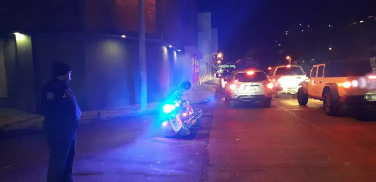 Conductor agrede a policías municipales