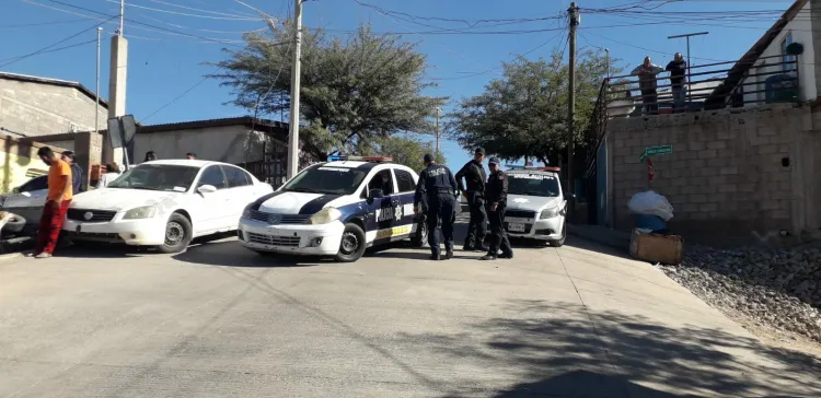 Roban dos autos Nissan en hechos separados