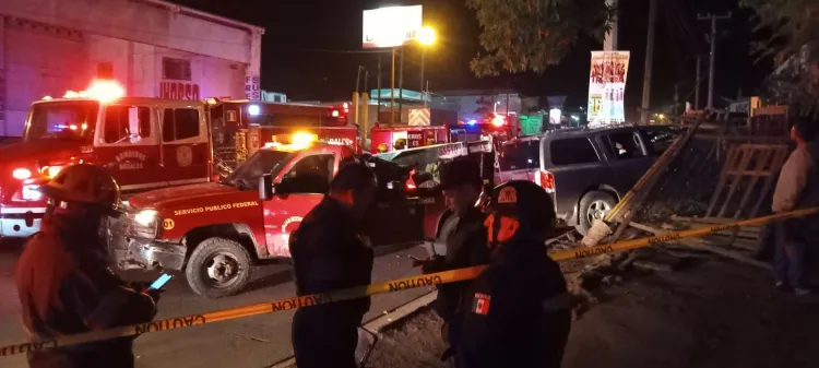 Chocar contra un poste y pierde la vida; menor resulta ileso