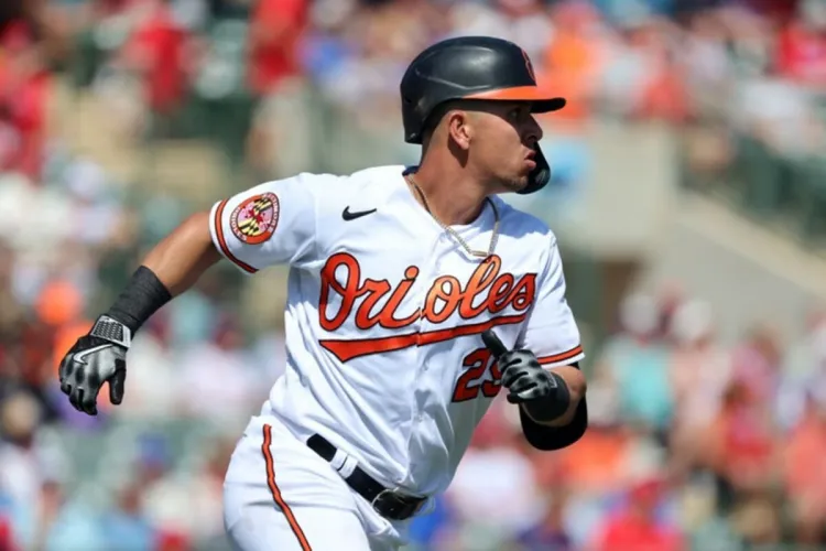 Urías batea 4-4 al ganar Orioles