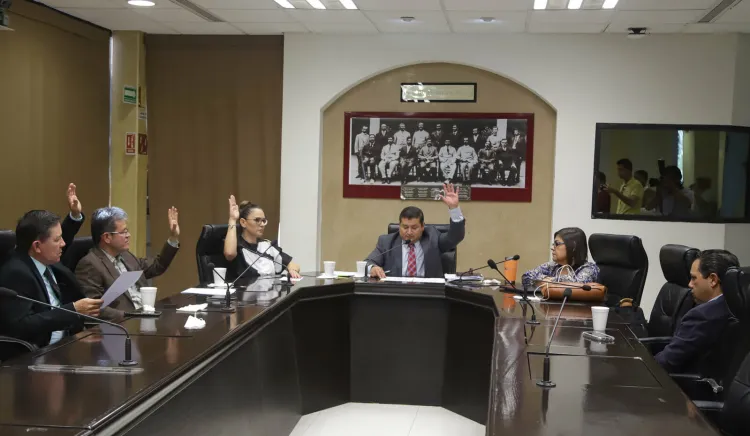 Aprueban iniciativa ciudadana Ley 3 de 3 en Comisión