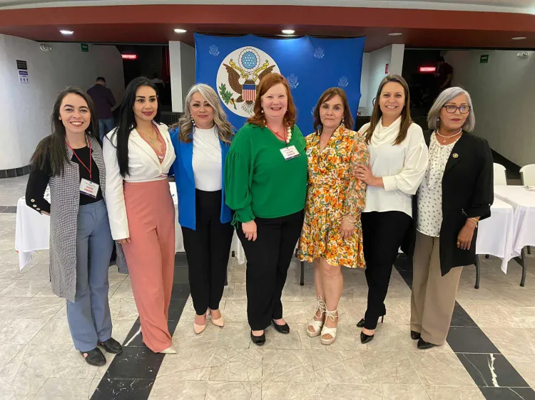 Llevan pláticas a empresarios locales