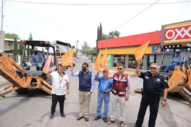 Da banderazo Alcalde de nueva pavimentación