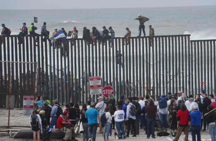 Buscará AMLO frenar migración irregular
