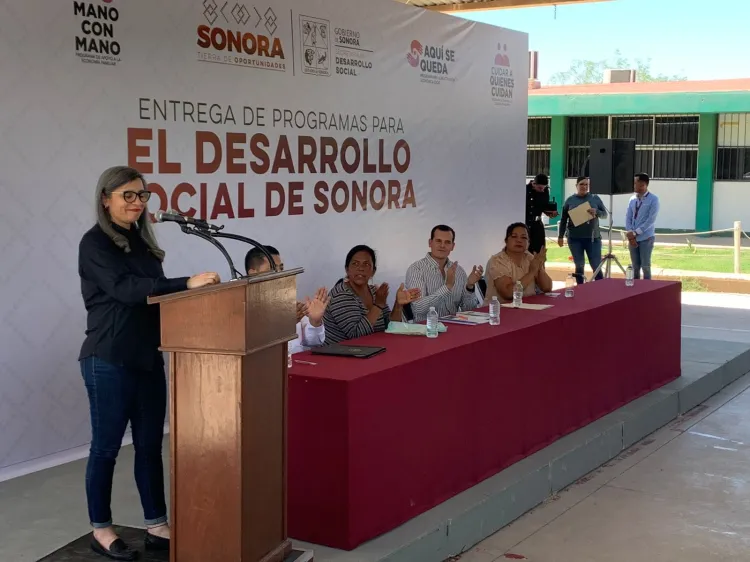 Entregan apoyos sociales en la Costa de Hermosillo