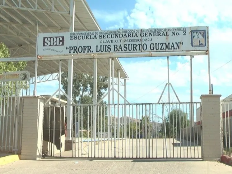 Golpean a estudiante al salir de la escuela; eran dos menores y un adulto