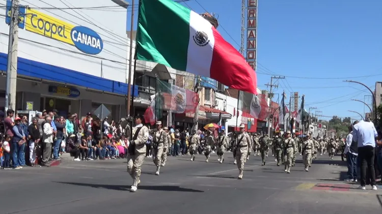 Celebran 161 aniversario de la Batalla de Puebla con lucido desfile
