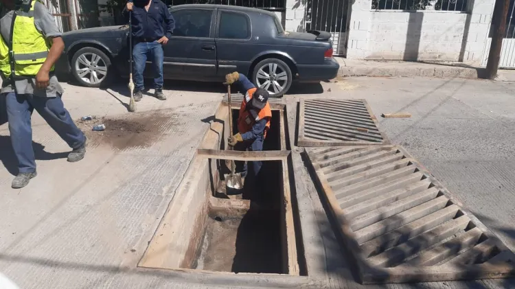 Limpian desagües pluviales previo a lluvias