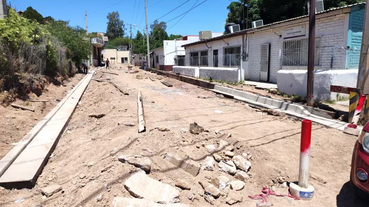 Avanza obra en calle Revolución con fondos del Repuve