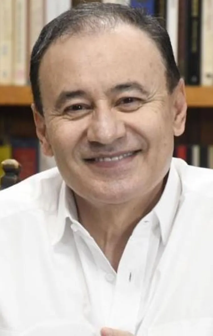 Oxígeno puroPara el Presidente Municipal de esta frontera debe ser una bocanada de oxígeno puro las declaraciones del Gobernador Alfonso Durazo Montaño y del titular de la SIDUR, de que con crédito o sin crédito se construirá la presa “Las Granjas,” el Embovedado de la Avenida Tecnológico y la pavimentación de la Ruiz Cortines.A la buena, el mandatario estatal le está haciendo bueno el pronóstico al Alcalde nogalense y ahora nos reafirma que si no saliera el crédito autorizado por la institución