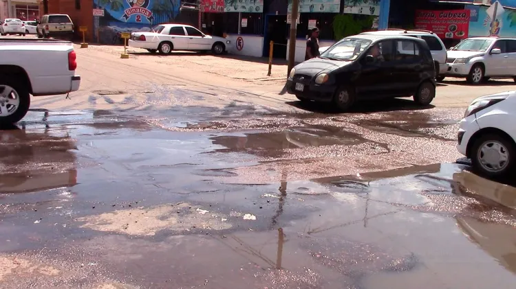 Reportan problemas con el drenaje vecinos de la colonia Bolívar