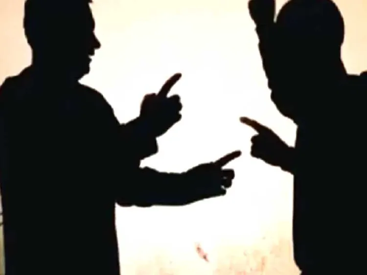 Golpean vecinos a pareja, todo porque instalaron un contenedor de basura