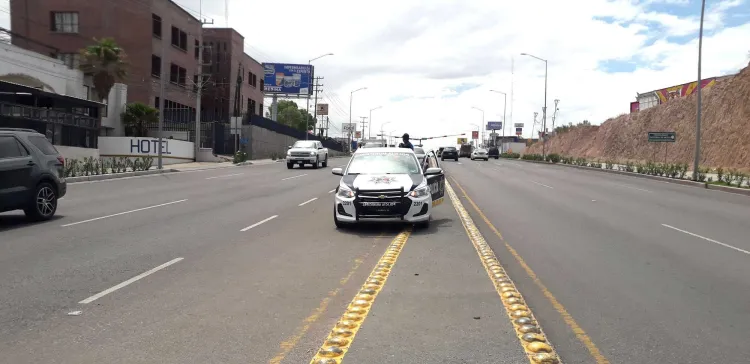 Queda mujer detenida por choque múltiple