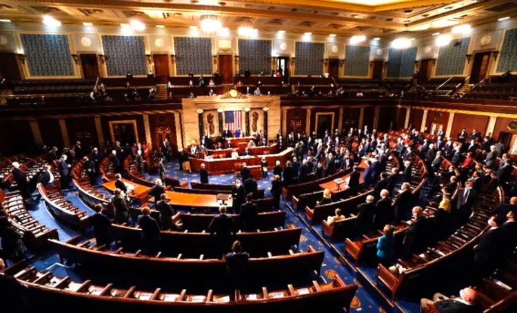 Toma receso Congreso de EU ante posible cese de pagos