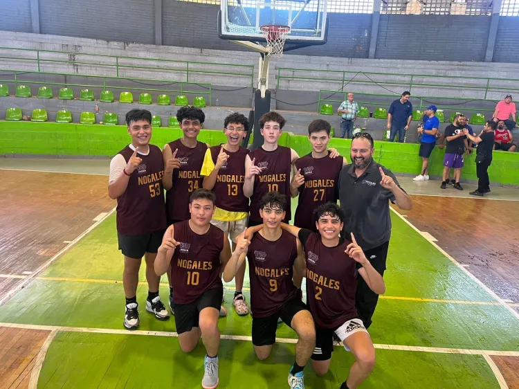 Conquista Nogales cetro de basquet