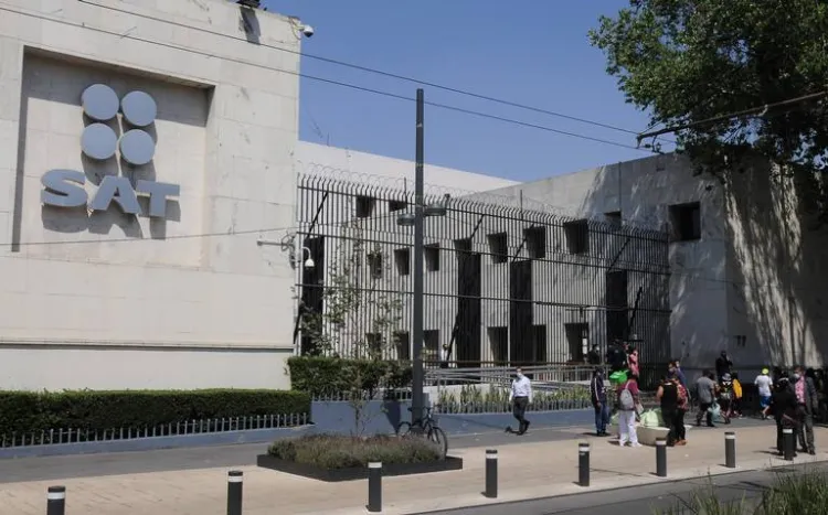 Detienen verificación de identidad de personas físicas en el SAT