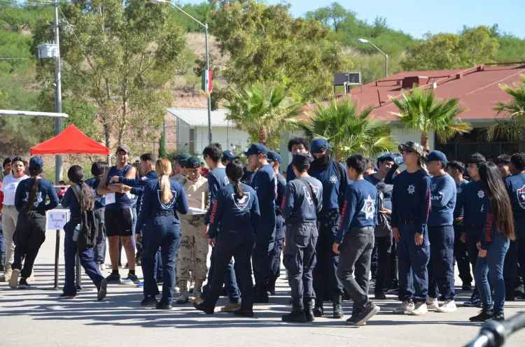 Asisten más de mil 500 personas a Rally Deportivo en Cuartel Militar