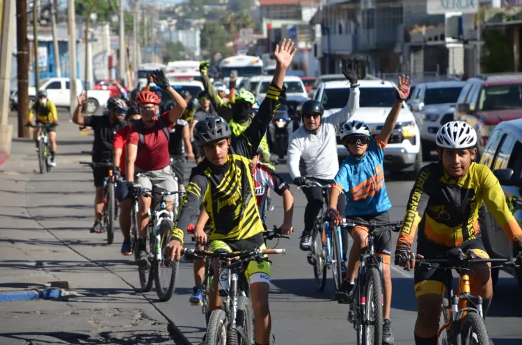 Acompaña JGN a ciclistas en rodada por Día Mundial de la Bicicleta en Nogales